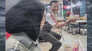 “Mau kejutin ultah, eh hampir kepeleset! Nyaris jadi slay floor ???????? #KejutanGagal #LOL #UlangTahun”