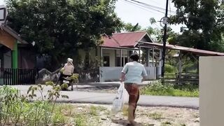 Sarung jatoh VIRAL