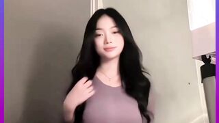 aduh cocoknya ngemil yang anget-anget lumer buat nemenin si eneng.