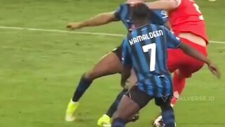 Dalam permainan yang penuh gaya, Harry Kane menonjol lewat konsistensi, kecerdasan, dan ketajaman. 3