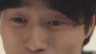Yi-young sangat lancar dan lantang sekali mengumpatnya. Momen ngakak sih ini pas nontonnya ????????????????