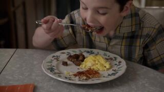 Young.Sheldon.S01E04. A Therapist, a Comic Book, and a Breakfast Sausage