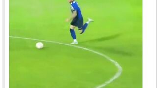 Kepercayaan diri level dewa… sampai selebrasi duluan sebelum bola masuk. ????????