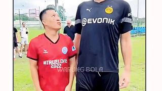 5 Pemain raksasa yang jadi mimpi buruk para bek!????