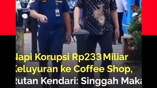 mantan Kepala Syahbandar Kolaka dengan vonis 5 tahun penjara dan kerugian negara Rp233 miliar, terekam berjalan santai