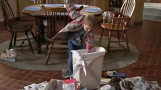 Malcolm in the Middle -S1.E14 ∙ The Bots and the Bees