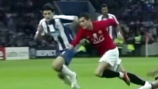 Orang-orang sering menunjuk ke roket jarak jauh Cristiano Ronaldo
