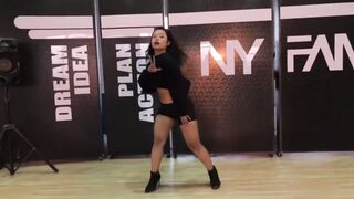 Indian Girl Yumi Balami Dance 4