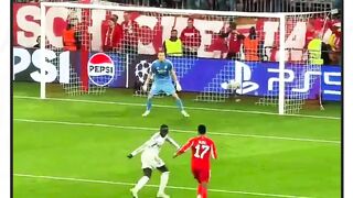 Left Foot yang lagi moncer dan masih bertahan di Champions League musim ini!