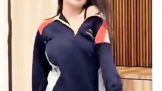 To Hi Meri Hoto Ki Khilti Hui Si Hasi