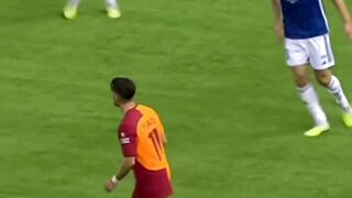 Yunus Musah / Akgün Bikin Heboh! Gol Indah dari Tengah Lapangan