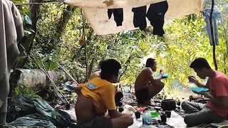 buruan hari ini, dimasak langsung di pinggir sungai. Nikmatnya nggak ada di restoran bintang lima.