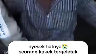 Semoga keluarga anak dan cucunya melihat video ini ????????  #fyp #kakek #terlantar #penjualkerupuk #viral #reels