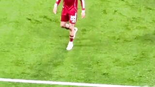 Selebrasi simpel ekitike tapi dinginnya kerasa ❄️???? 2
