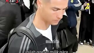 Ternyata HP pemain bola dunia nggak selalu "wah" loh! ????✨