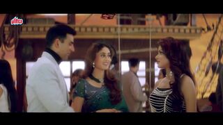क्या फिगर है यार ना एक इंच इधर ना उधर ।  Aitraaz