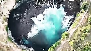 Pantai broken nusa penida Bali