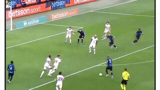 Banger Goal kelima di SerieA dari Piotr Zielinski