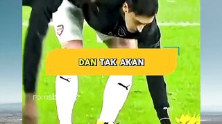 Ada yang pergi terlalu cepat, tapi kenangannya tetap abadi di lapangan hijau. ????⚽️