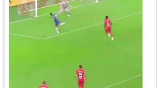 Menurut lo, ini skill atau hoki? ????