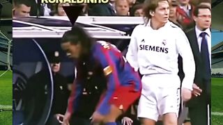 Definisi 'Balas Dendam Terbaik Adalah Prestasi'. Ronaldinho dijegal, diprovokasi, tapi jawabannya cuma senyuman dan gol indah.