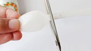 Making a vase with a spoon