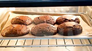 3 Ingredient Flourless chocolate cookies Recipe - No flour, Butter and baking powder.mp4
