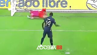Kiper lain sibuk jaga gawang, mereka malah sibuk bikin konten di lapangan!