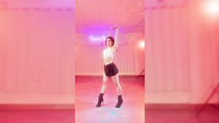 Indian Girl Gunika Sanan Dance 18