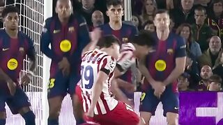 Julian Alvarez free-kick!