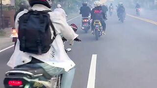 "Meet the Legend: The Iconic 2-Stroke Motorbikes" ????️