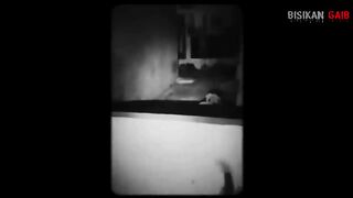 pocong terbang