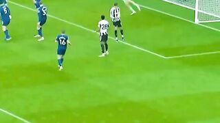 Tendangan roket dari Sandro Tonali