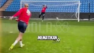 Pemain dengan power shoot paling keras!