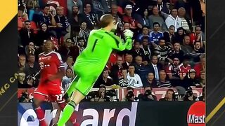 Kiper ini LEBIH DARI SEKADAR PENJAGA GAWANG