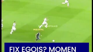 Neymar udah siap pecahin kepalanya Mbappe