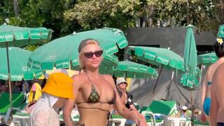 Mar e areia, férias de verão, dia ensolarado