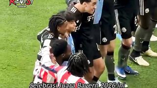Beda dari yang lain! ???? Di saat Vincent Kompany & Luis Diaz heboh ngerayain juara