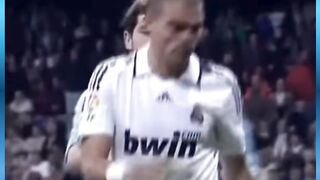 Keganasan Pepe vs Casquero