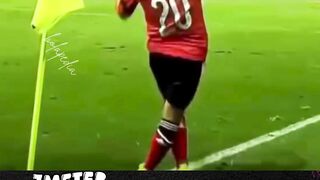 Roberto Carlos di masa jayanya bukan hanya kelas dunia… ia luar biasa.