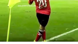 Roberto Carlos di masa jayanya bukan hanya kelas dunia… ia luar biasa. 2