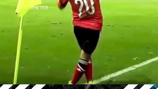 Roberto Carlos di masa jayanya bukan hanya kelas dunia… ia luar biasa. 3