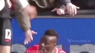 Nggak semua dukungan datang saat semuanya lagi baik-baik aja. 3