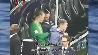 Kiper rusia ini punya cara baru untuk penepis pinalty