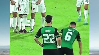 Kukira mau benerin tali sepatu, ternyata... ????
