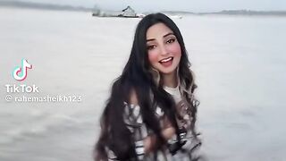 Friends Enjoy 2