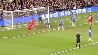 Luis Suarez sad moment vs Chelsea