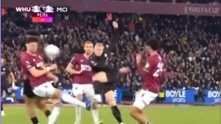 sampe keliatan kempes bolanya