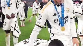Siapa Yang Naruh Gawang Disini???? 5 Perpisahan Legenda Di Musim Ini????