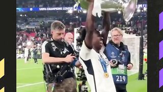 Ternyata menang Liga Champions aja gak cukup buat dapet logo spesial ini di jersey